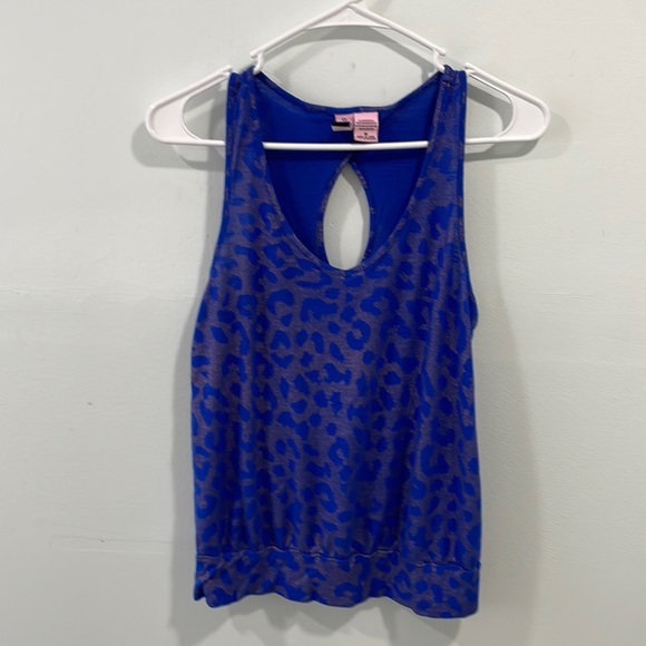 love on a hanger Tops - 💕10/$10💕Size M Blue/Gold Leopard Tank💕